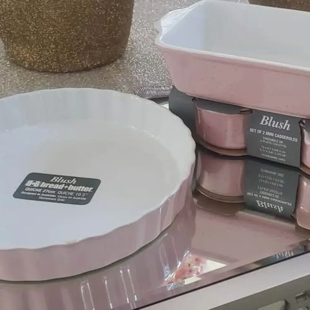 NWT Pastel pink bakeware Bundle 4 pcs